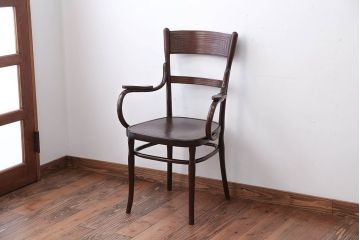アンティーク家具　イギリスアンティーク　古い木製のおしゃれなベントウッドアームチェア