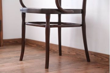 アンティーク家具　イギリスアンティーク　古い木製のおしゃれなベントウッドアームチェア