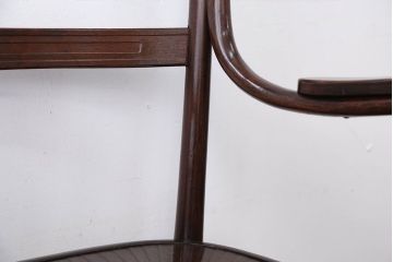 アンティーク家具　イギリスアンティーク　古い木製のおしゃれなベントウッドアームチェア