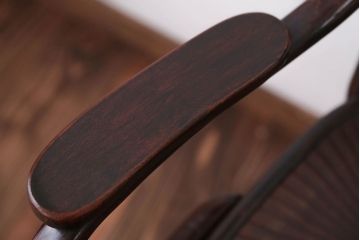 アンティーク家具　イギリスアンティーク　古い木製のおしゃれなベントウッドアームチェア