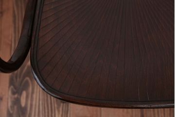 アンティーク家具　イギリスアンティーク　古い木製のおしゃれなベントウッドアームチェア