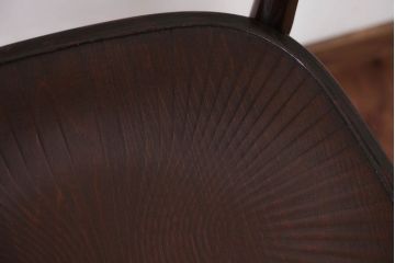 アンティーク家具　イギリスアンティーク　古い木製のおしゃれなベントウッドアームチェア