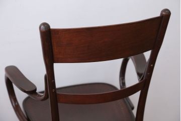 アンティーク家具　イギリスアンティーク　古い木製のおしゃれなベントウッドアームチェア