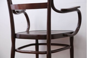 アンティーク家具　イギリスアンティーク　古い木製のおしゃれなベントウッドアームチェア