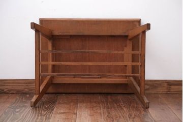 アンティーク家具　和製アンティーク　古い木製のシンプルなセンターテーブル