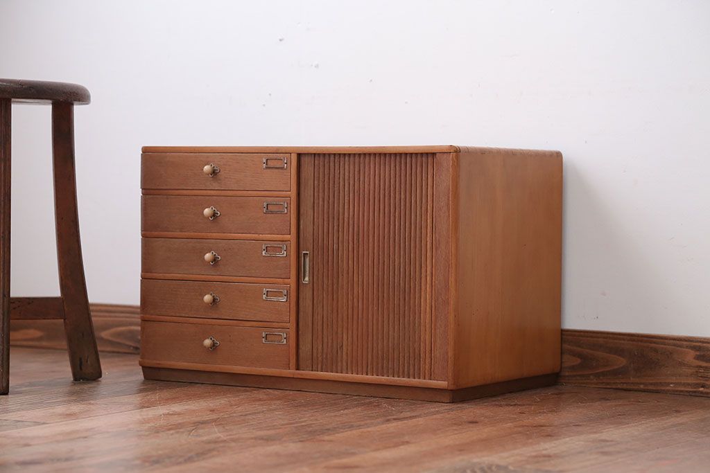 レトロ家具　昭和レトロ　古い木製のシャッター付き小引き出し