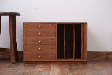 レトロ家具　昭和レトロ　古い木製のシャッター付き小引き出し