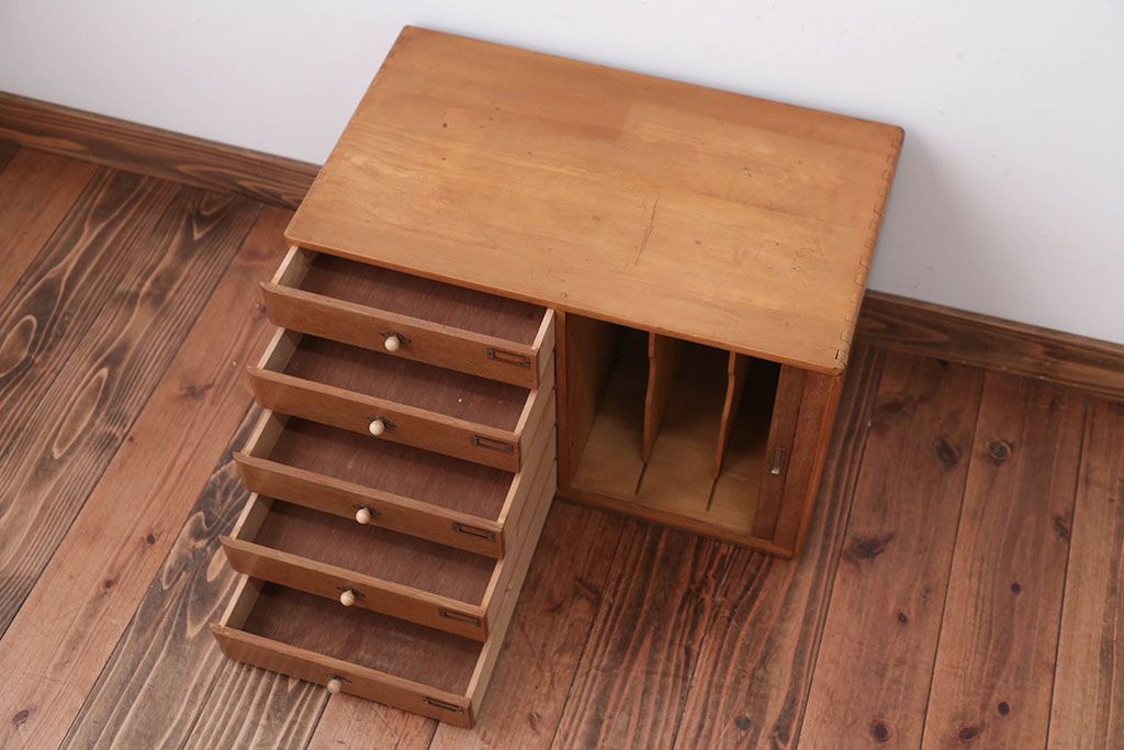 レトロ家具　昭和レトロ　古い木製のシャッター付き小引き出し