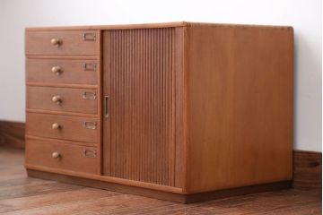 レトロ家具　昭和レトロ　古い木製のシャッター付き小引き出し