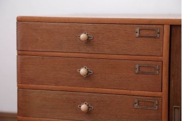 レトロ家具　昭和レトロ　古い木製のシャッター付き小引き出し