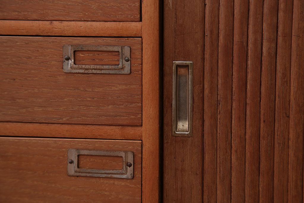 レトロ家具　昭和レトロ　古い木製のシャッター付き小引き出し