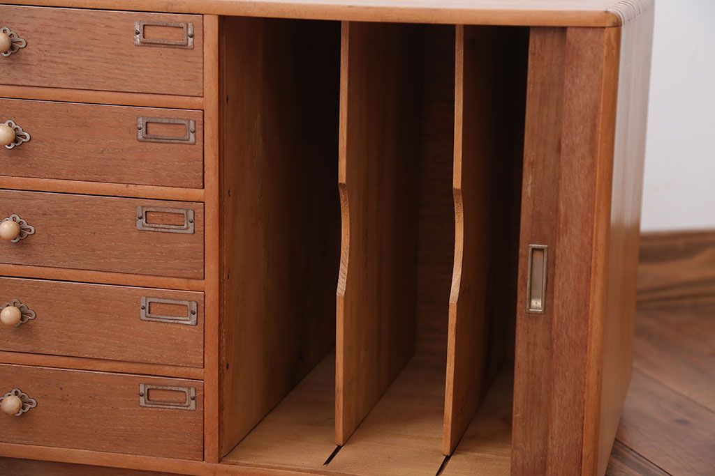 レトロ家具　昭和レトロ　古い木製のシャッター付き小引き出し