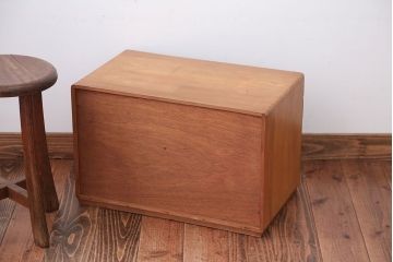 レトロ家具　昭和レトロ　古い木製のシャッター付き小引き出し