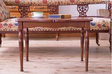 中古　イギリス製　ウォールナット材の彫刻が美しいサイドテーブル