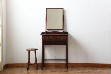 アンティーク家具　イギリスアンティーク　小ぶりで上品なドレッサー