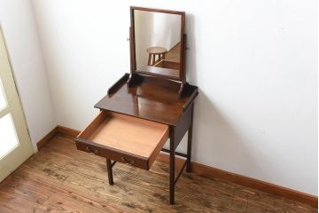 アンティーク家具　イギリスアンティーク　小ぶりで上品なドレッサー