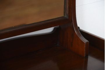 アンティーク家具　イギリスアンティーク　小ぶりで上品なドレッサー