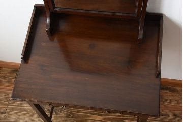 アンティーク家具　イギリスアンティーク　小ぶりで上品なドレッサー