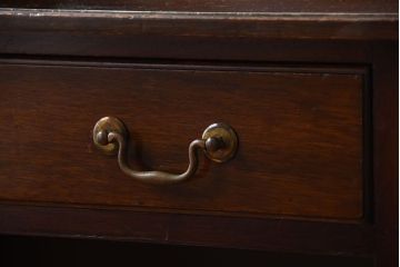 アンティーク家具　イギリスアンティーク　小ぶりで上品なドレッサー