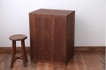 アンティーク家具　和製アンティーク　古い木製の飾り棚付き小引き出し