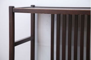 中古　引き出し付き!モダンなデザインの民芸家具風飾り棚