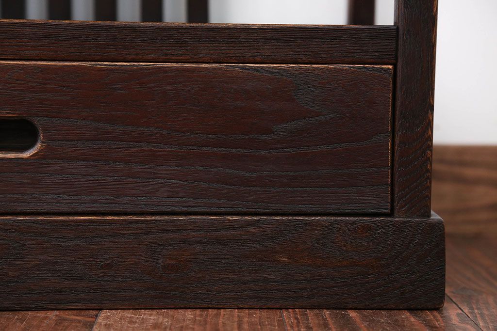 中古　引き出し付き!モダンなデザインの民芸家具風飾り棚