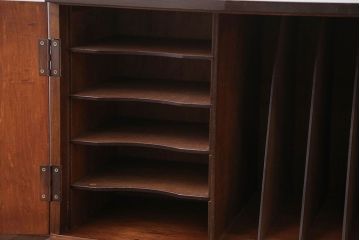 アンティーク家具　アンティーク　脚付き!古い木製の小物収納用サイドキャビネット