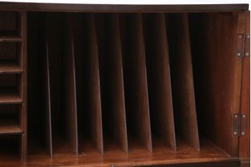 アンティーク家具　アンティーク　脚付き!古い木製の小物収納用サイドキャビネット