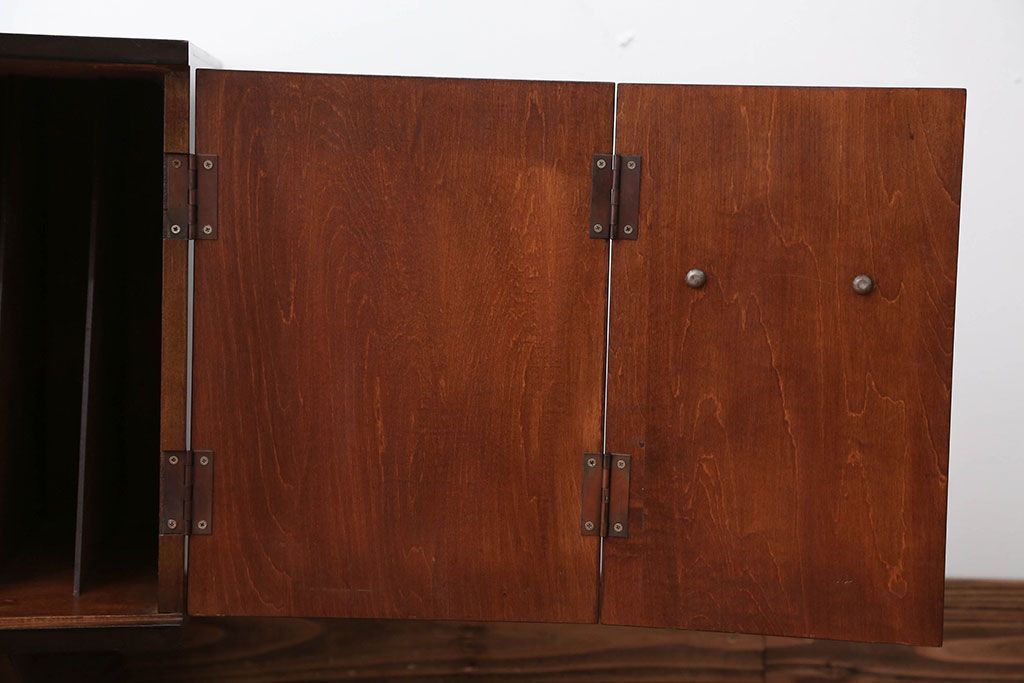 アンティーク家具　アンティーク　脚付き!古い木製の小物収納用サイドキャビネット