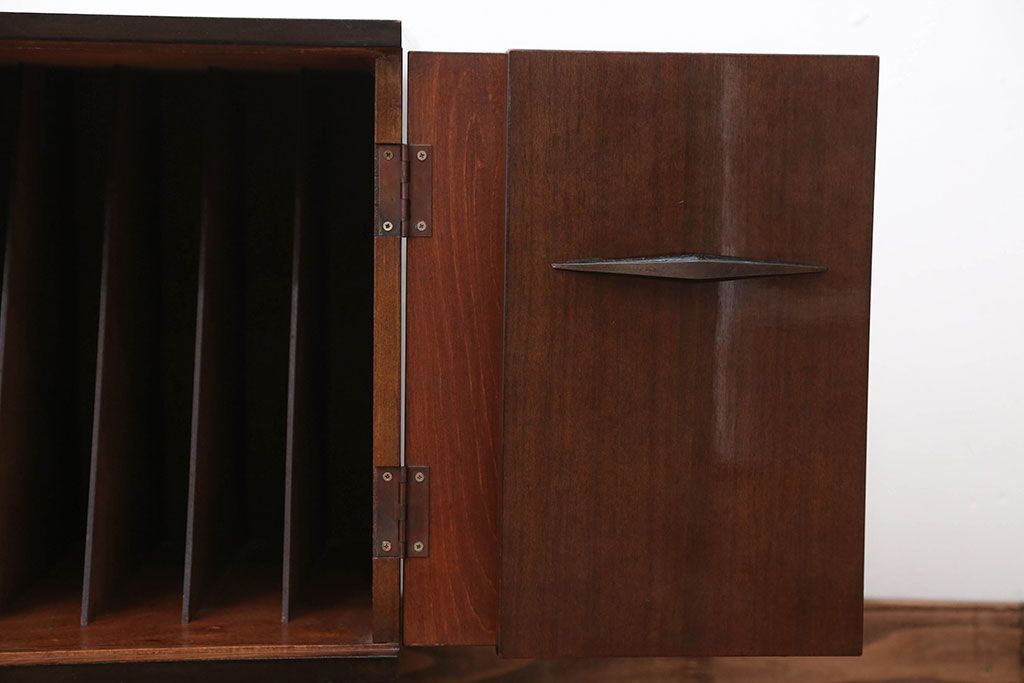 アンティーク家具　アンティーク　脚付き!古い木製の小物収納用サイドキャビネット