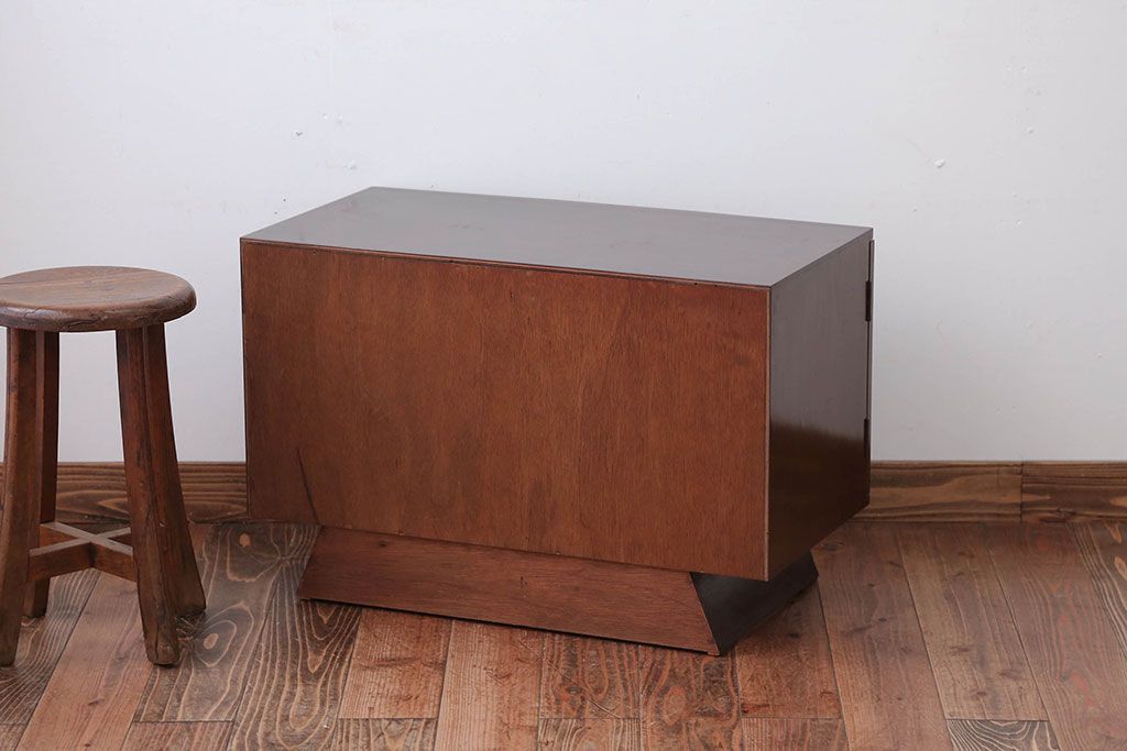 アンティーク家具　アンティーク　脚付き!古い木製の小物収納用サイドキャビネット