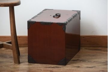 アンティーク家具　古民具・骨董　金具が重厚な船箪笥(掛硯型、懸硯型、三国箪笥)
