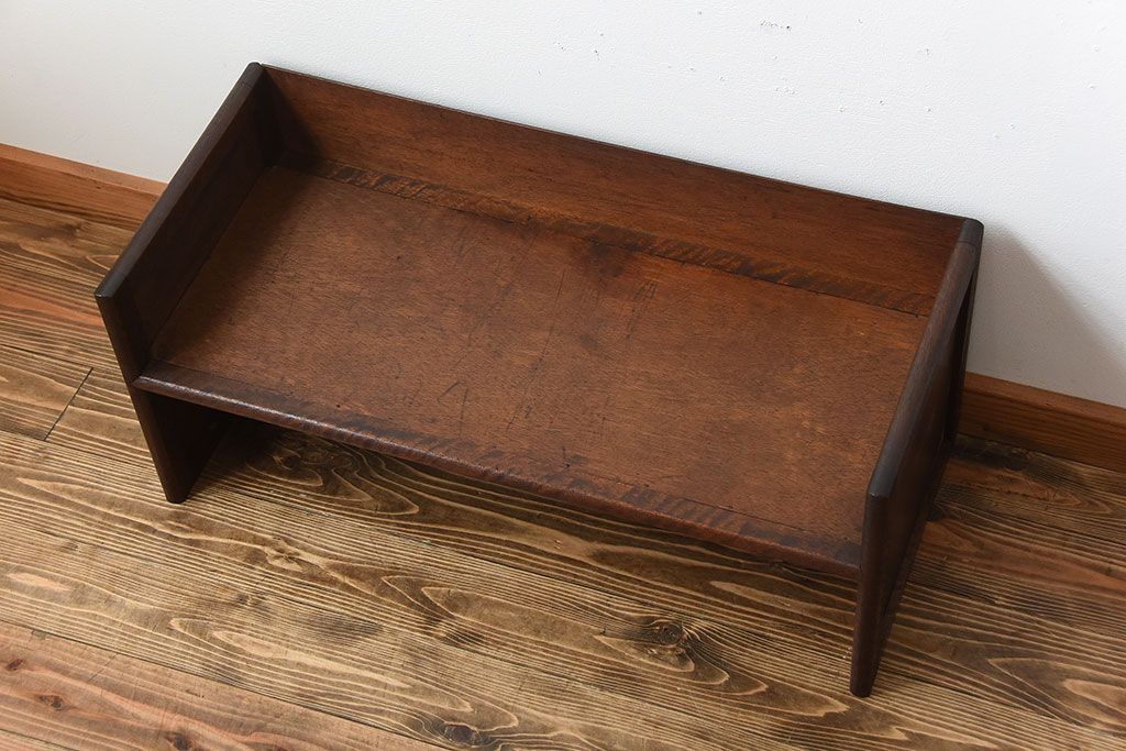 アンティーク家具　和製アンティーク　古い木製のシンプルな机(飾り棚)