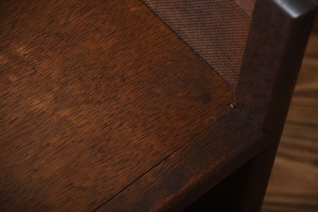 アンティーク家具　和製アンティーク　古い木製のシンプルな机(飾り棚)