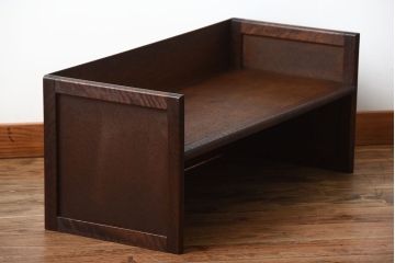 アンティーク家具　和製アンティーク　古い木製のシンプルな机(飾り棚)