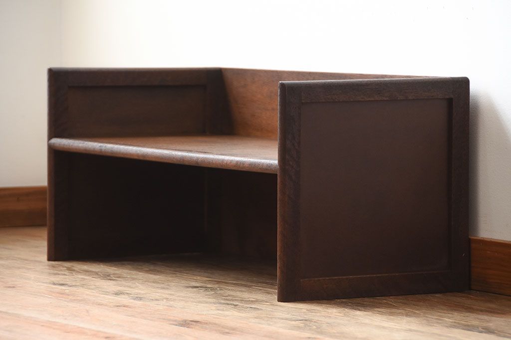 アンティーク家具　和製アンティーク　古い木製のシンプルな机(飾り棚)