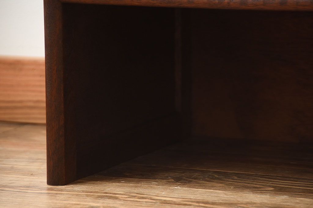 アンティーク家具　和製アンティーク　古い木製のシンプルな机(飾り棚)