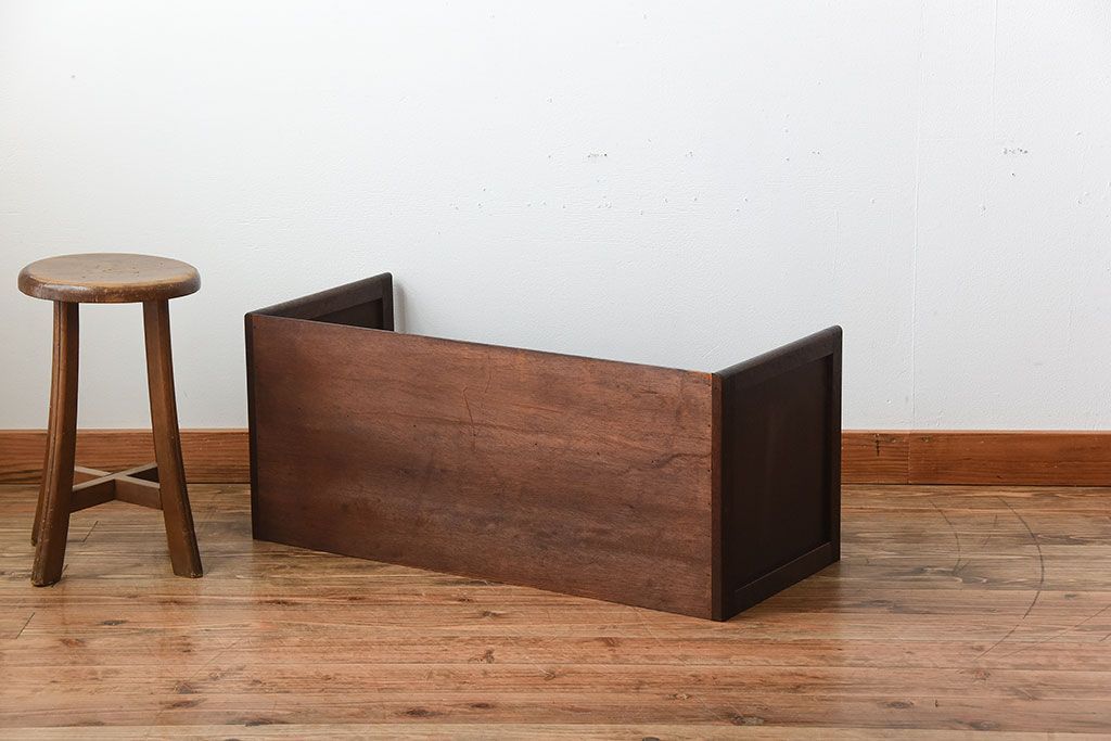 アンティーク家具　和製アンティーク　古い木製のシンプルな机(飾り棚)