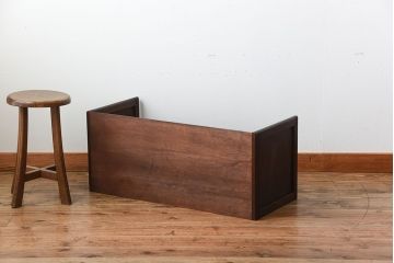 アンティーク家具　和製アンティーク　古い木製のシンプルな机(飾り棚)