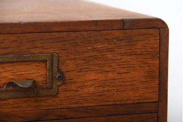 レトロ家具　昭和レトロ　ネームプレート付き!古いナラ材のアンティーク小引き出し