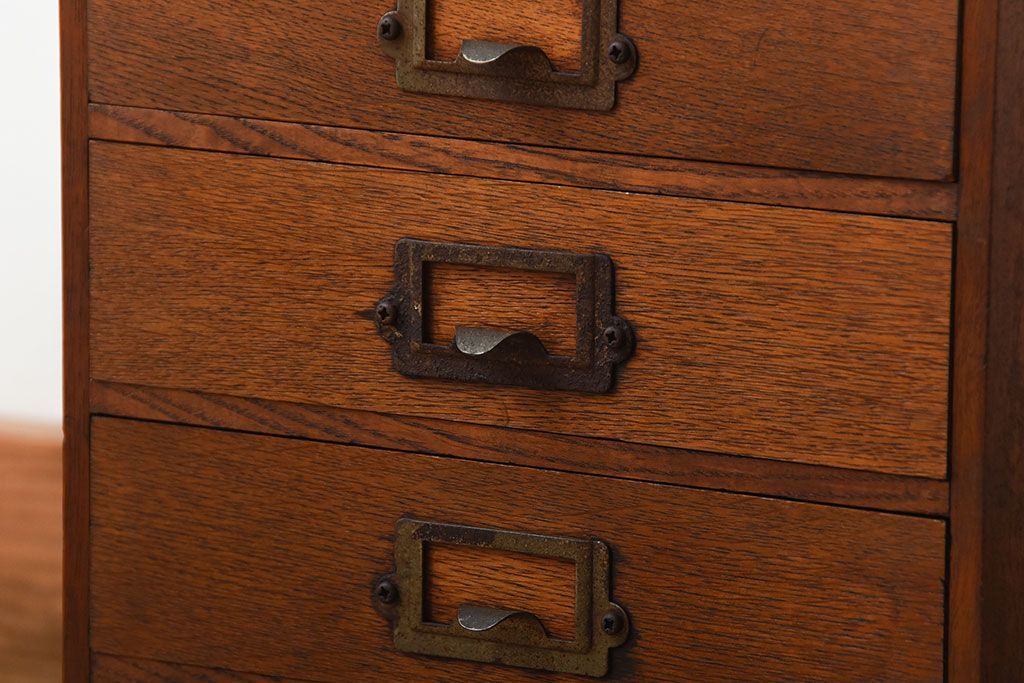 レトロ家具　昭和レトロ　ネームプレート付き!古いナラ材のアンティーク小引き出し