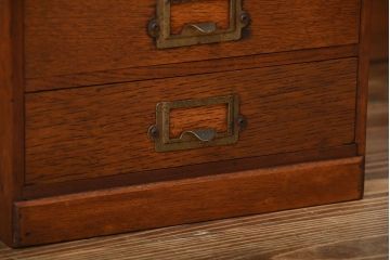 レトロ家具　昭和レトロ　ネームプレート付き!古いナラ材のアンティーク小引き出し