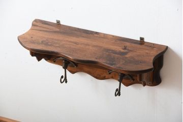 中古　フック付き木製のウォールラック(壁掛け飾り棚)