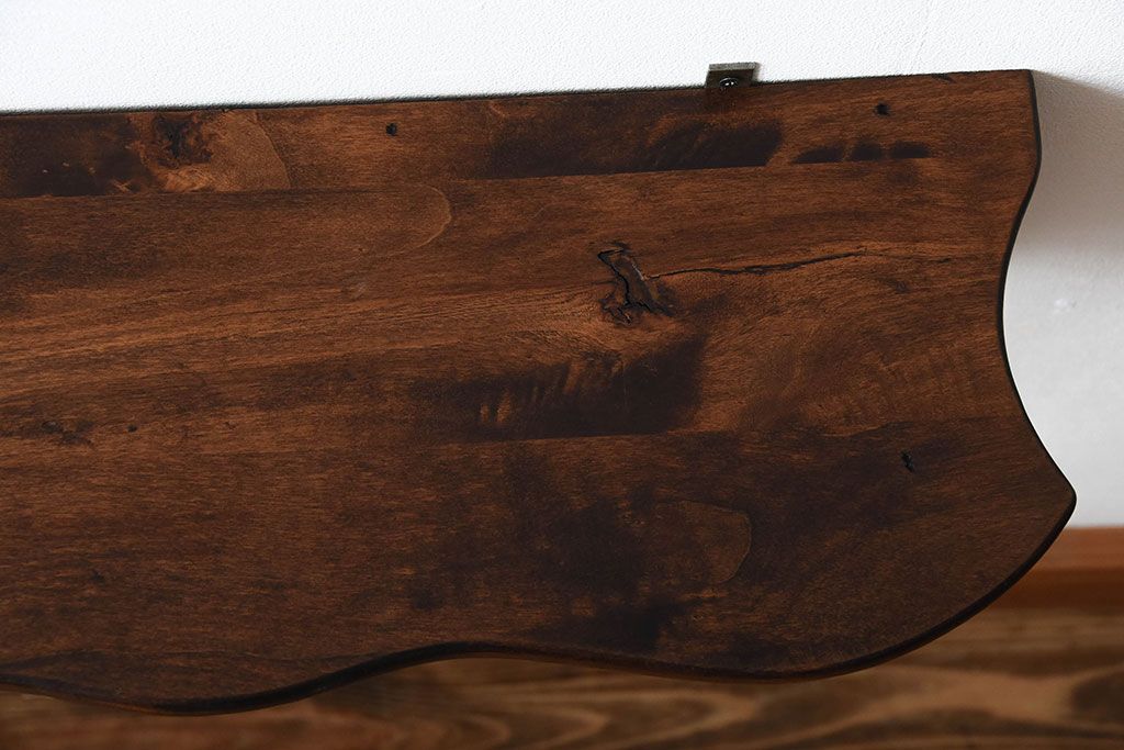 中古　フック付き木製のウォールラック(壁掛け飾り棚)