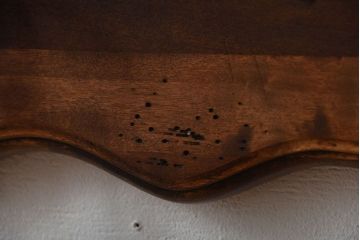 中古　フック付き木製のウォールラック(壁掛け飾り棚)