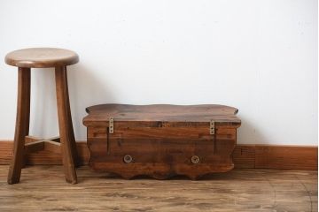 中古　フック付き木製のウォールラック(壁掛け飾り棚)