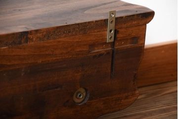 中古　フック付き木製のウォールラック(壁掛け飾り棚)