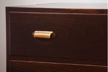 アンティーク家具　アンティーク　前面欅材のシンプルなローチェスト(1)