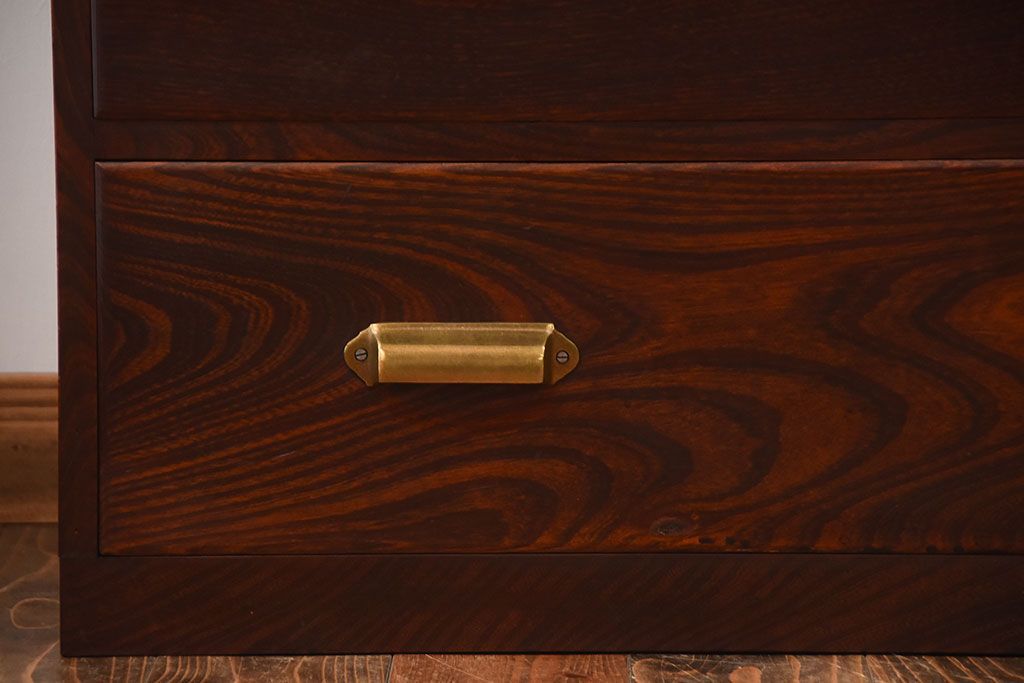 アンティーク家具　アンティーク　前面欅材のシンプルなローチェスト(1)