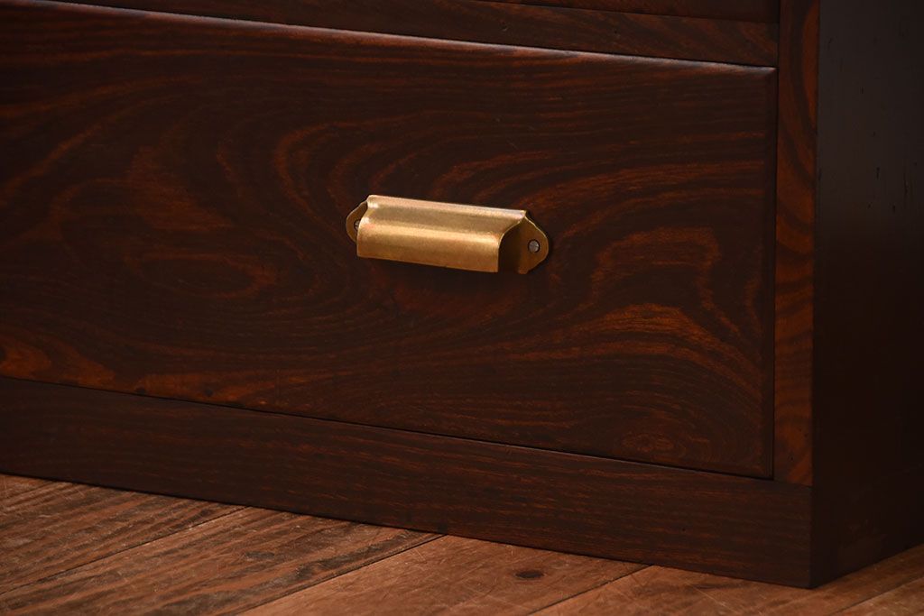 アンティーク家具　アンティーク　前面欅材のシンプルなローチェスト(1)